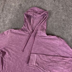 Vineyard Vines Great color lavender..great shape Extra Large